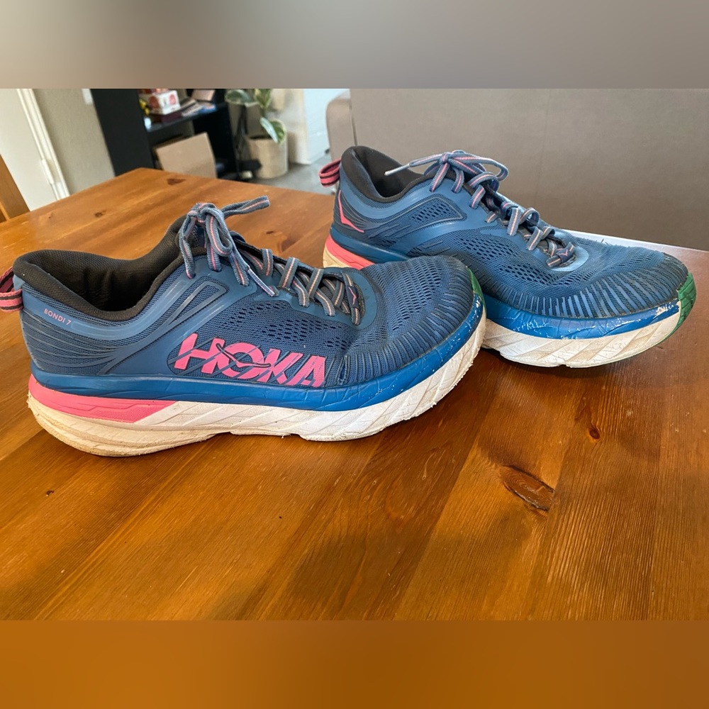 Hoka Women's Bondi 7. Slightly worn/good. Small hole in right shoe. Size 9.5